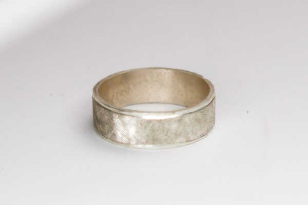 Show how engraving can change the surface texture of a ring and changes the light.