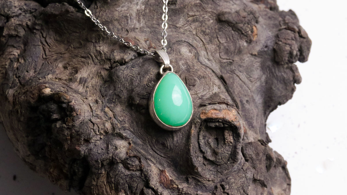 Chrysoprase Teardrop Cabochon Pendant – Marlborough, Queensland