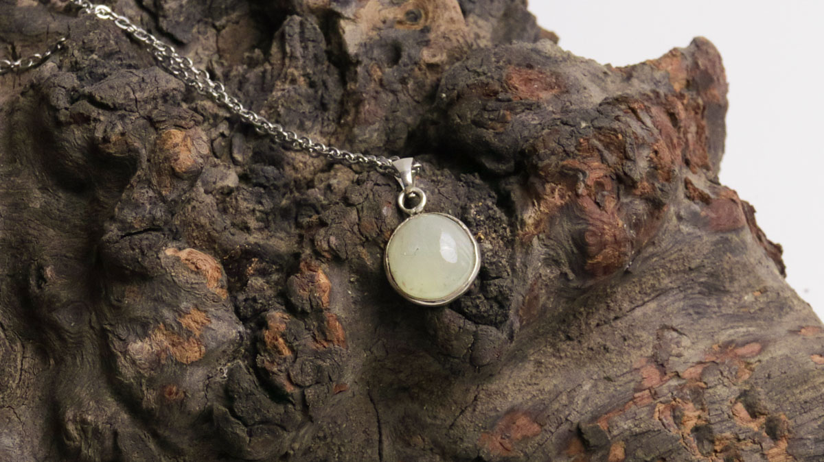 Prehnite Round Cabochon Pendant – Wave Hill, Northern Territory